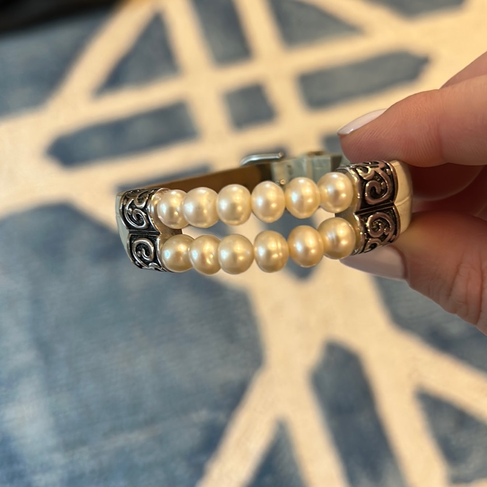 Pearl and leather bracelet
